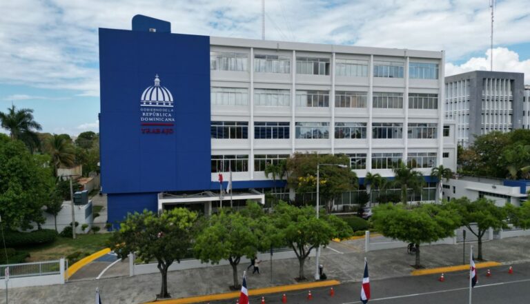 Ministerio de Trabajo invita a feria de empleo para ocupar 698 vacantes en el Distrito Nacional