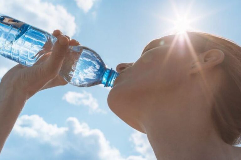 ¡A tomar agua! Caluroso y con pocas lluvias, así estará el tiempo para hoy lunes