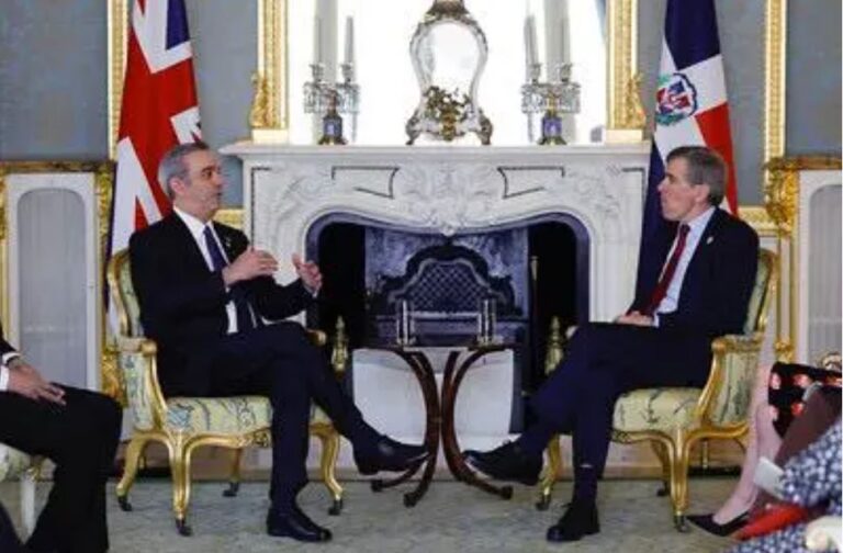 Presidente Abinader se reúne con ministro y baronesa en Londres