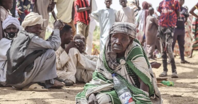 Más de 800.000 personas podrían huir de combates en Sudán, alerta la ONU