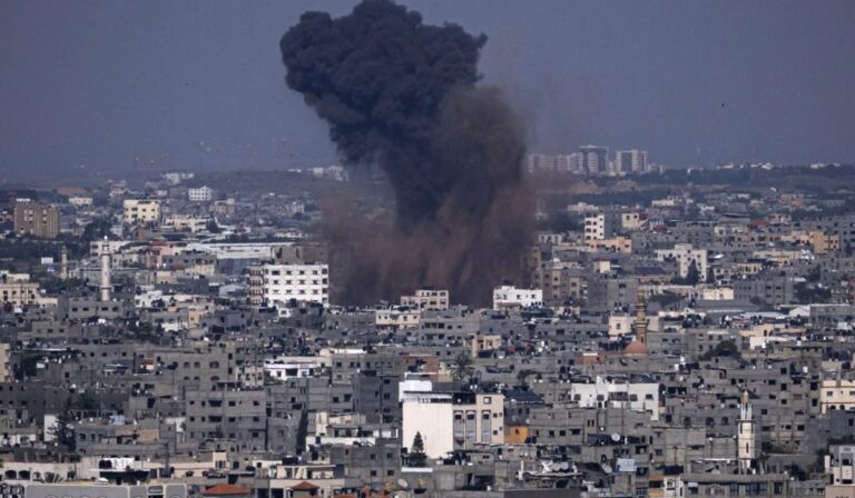 Israel y Gaza viven la mayor escalada del año; unos 300 cohetes y 22 muertos