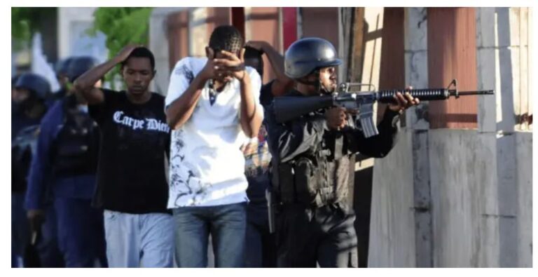 Jamaica declara estado de emergencia en tres distritos por actos criminales de pandillas
