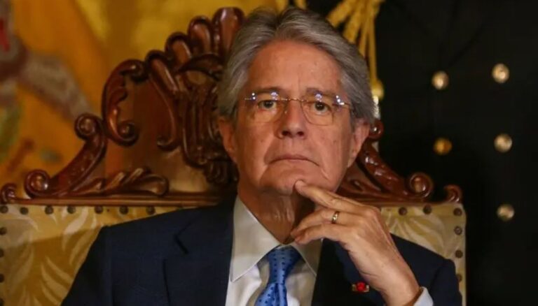 Presidente de Ecuador, Guillermo Lasso, firma «muerte cruzada» y disuelve el Parlamento