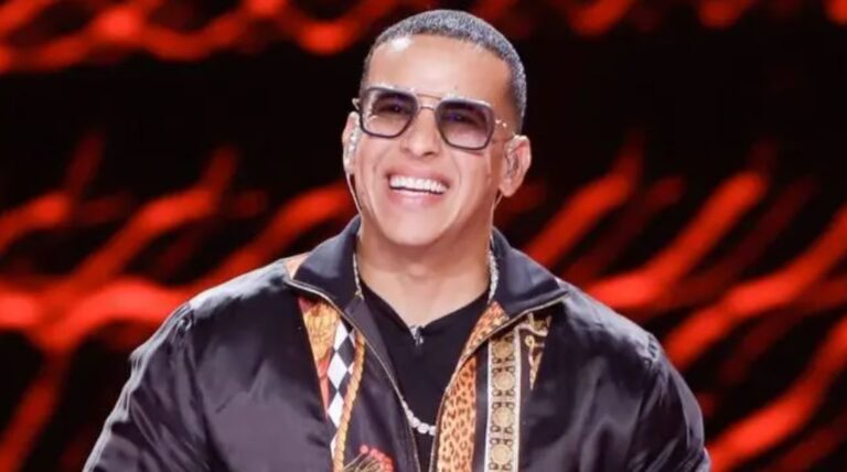 Daddy Yankee firma para ser productor de la serie “Neon” de Netflix
