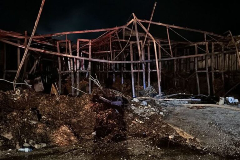 Incendio en almacenes de Tabacalera A. Fuente calcina más de millón de libras de tabaco envejecido