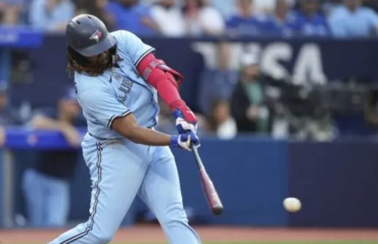 Vladimir Jr. batea de 4-3 en triunfo de los Azulejos