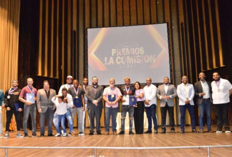 Artes Marciales Mixtas realiza la tercera entrega de premios «La Comisión”