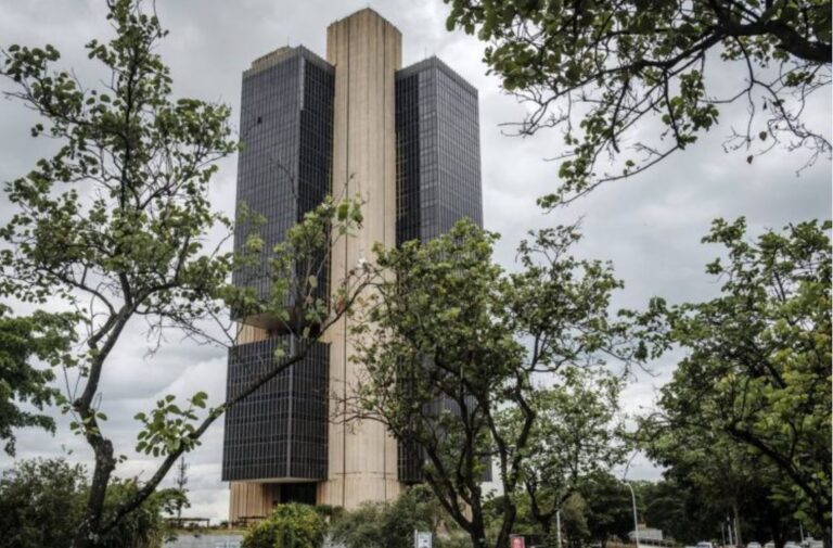 Banco Central de Brasil mantiene tasa de referencia en 13,75%
