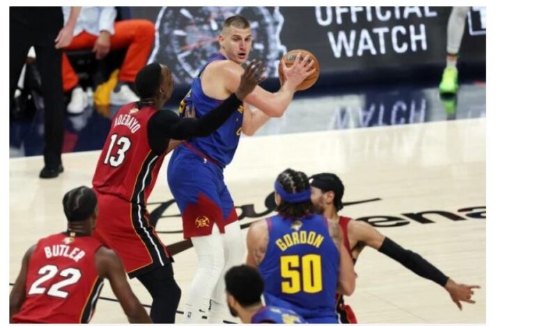 Jokic debuta en grande, Denver supera a Miami 104-93 en el primer partido de las Finales de la NBA