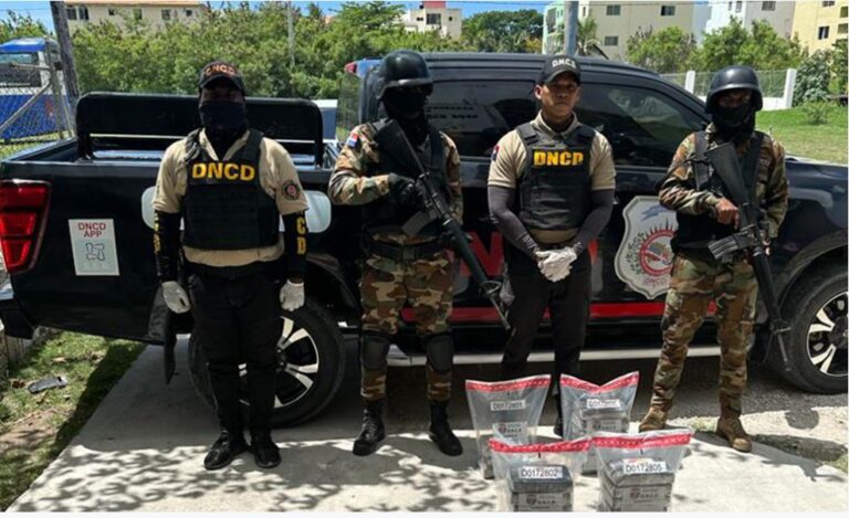 Decomisan 33 paquetes presumiblemente de cocaína en La Altagracia
