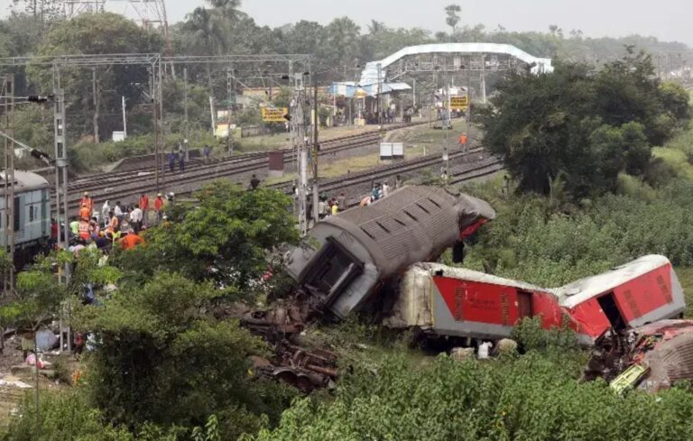 Las autoridades indias explican tragedia trenes