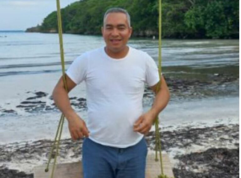 Se entrega comerciante acusado de matar su expareja en El Factor, Nagua