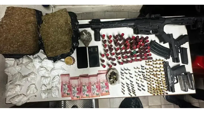 Fiscalía San Cristóbal, PN y DNCD ocupan armas y sustancias controladas en amplio operativo para captura del vendedor de drogas conocido como Kiko la Kema 
