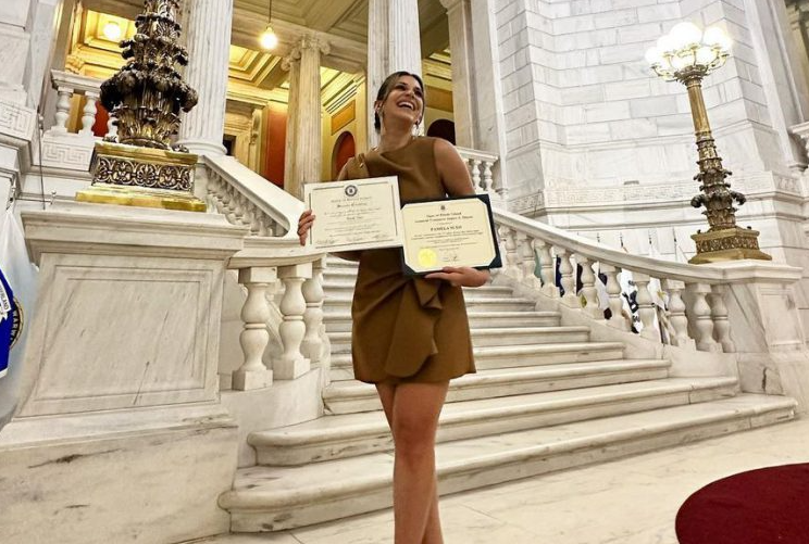 Pamela Sued recibe dos reconocimientos en la Casa del Estado de Rhode Island