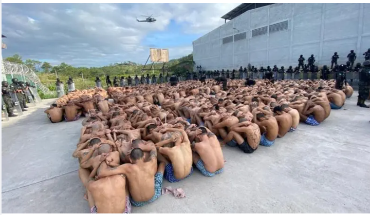 Imágenes con las que el gobierno de Honduras anunció militarización de cárceles (y las críticas que genera)