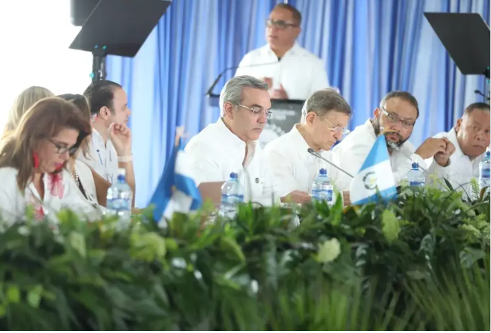 El Salvador anuncia oficina cooperación en Haití