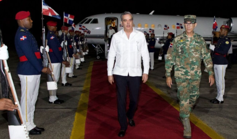 Presidente Luis Abinader regresa al país tras participar en LVII Cumbre de Jefes de Estado y de Gobierno del SICA