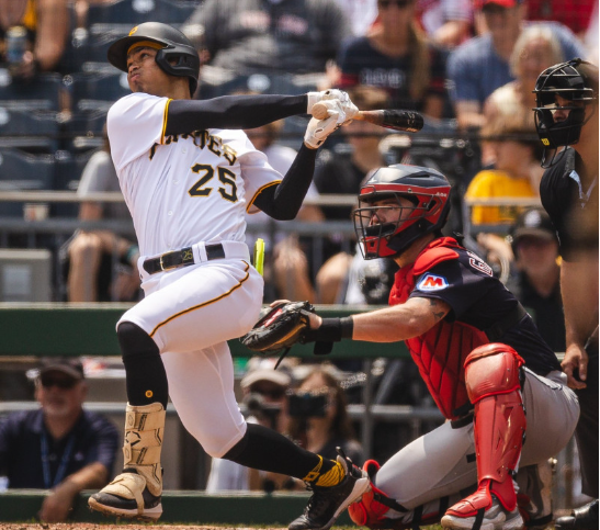 Piratas superan a Guardianes, Endy Rodríguez batea su primer hit