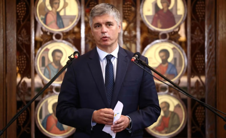 Destituyen embajador ucraniano en Londres por criticar el «sarcasmo» de Zelenski