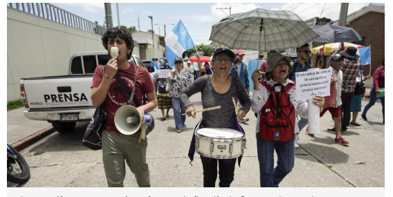 Guatemaltecos protestan injerencia de tribunales y fiscales en segunda vuelta electoral de agosto