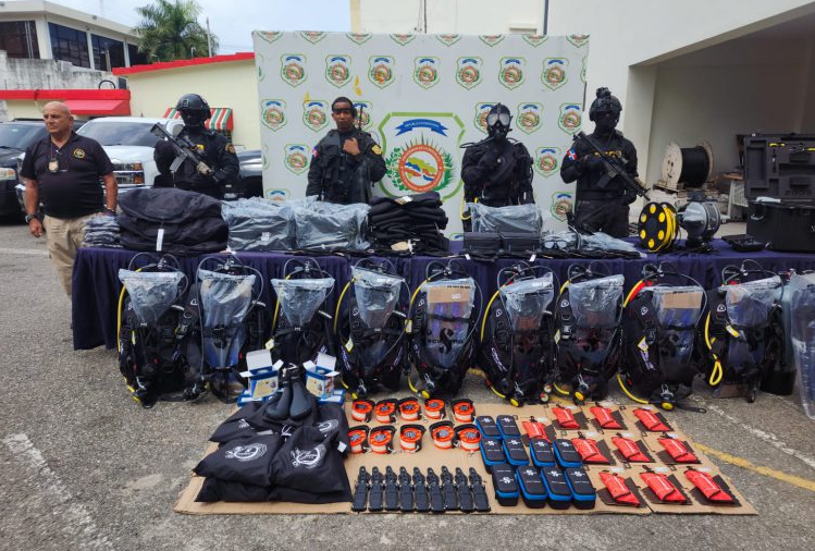 Unidades tácticas de la DNCD reciben nuevos equipos para combatir narcotráfico