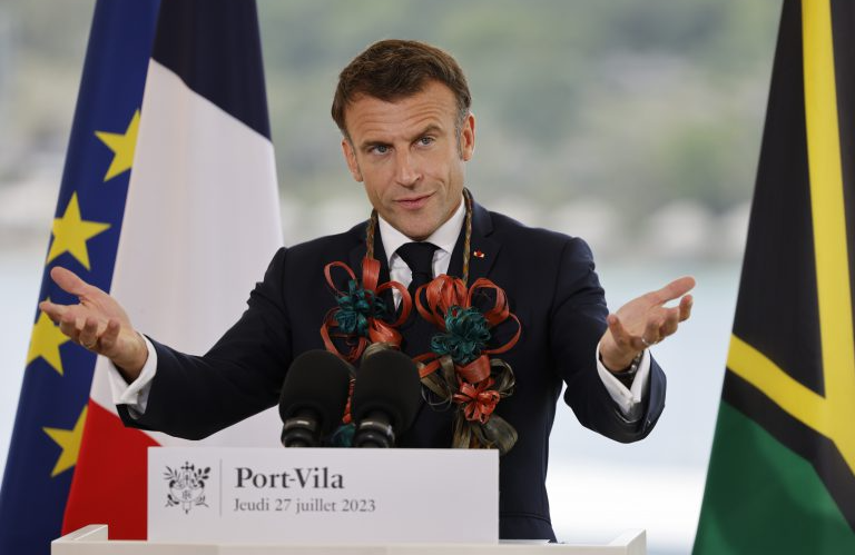 Presidente francés denuncia «nuevo imperialismo» en el Pacífico