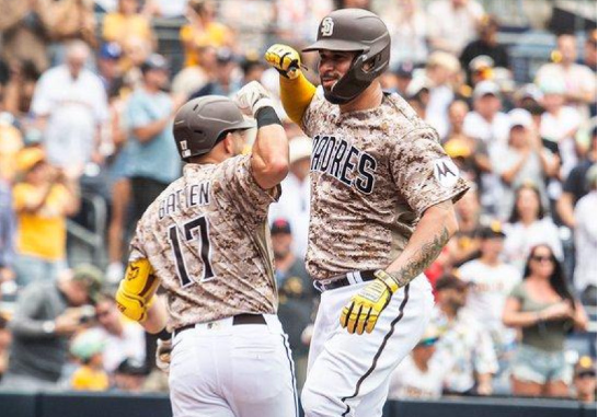 Gary Sánchez brilla con dos HRs en barrida de tres juegos de Padres sobre Rangers