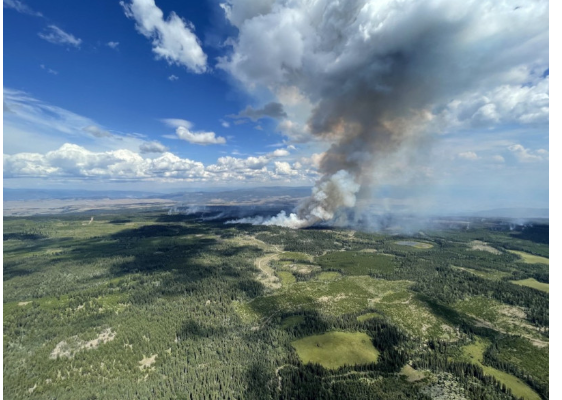 Tercer bombero muere en incendios forestales en Canadá
