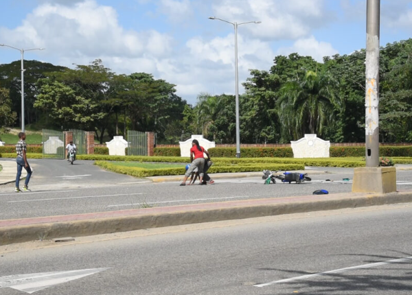 Reportan constantes accidentes en residencial Villa Los Milagros en Av. Jacobo Majluta