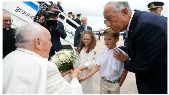 El papa Francisco llega a Lisboa para participar en la Jornada Mundial de la Juventud