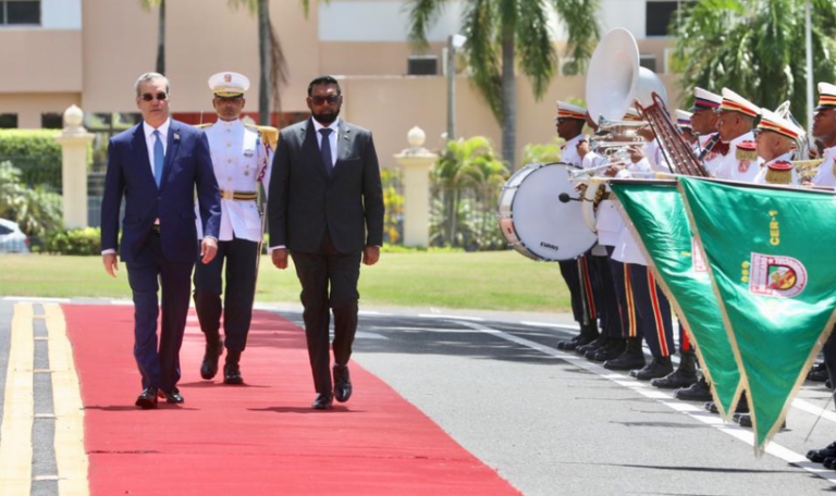 Presidente Abinader recibe a su homólogo de Guyana, Mohamed Irfaan Ali, en visita oficial