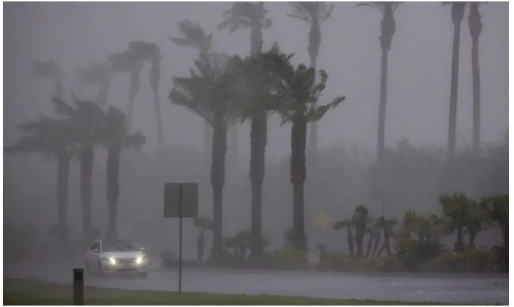 Florida se prepara para llegada huracán Idalia