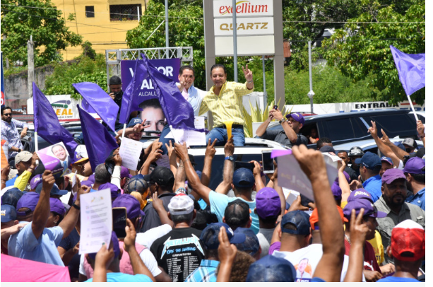 Abel Martínez realiza marcha por la región del Cibao