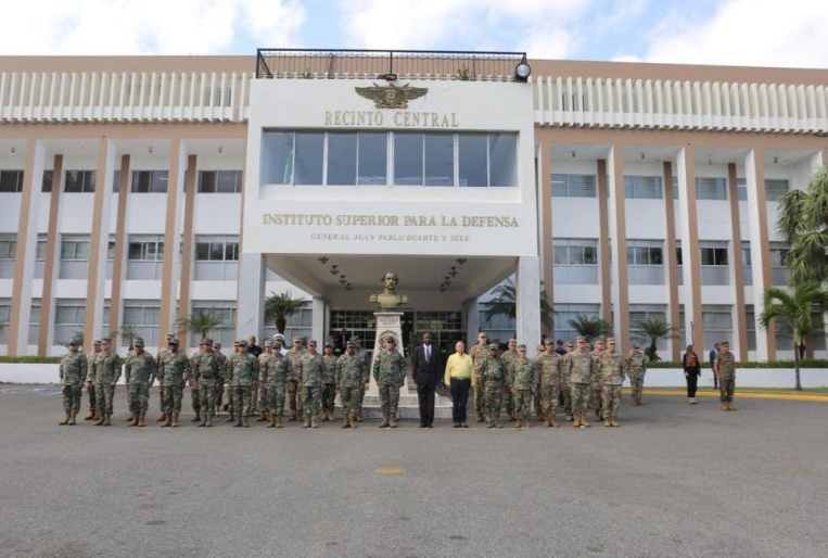 Oficiales Universidad Nacional Defensa EEUU visitan RD por intercambio académico