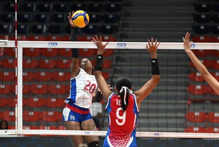 Cuba derrota a Puerto Rico en el inicio del Final Six de Voleibol