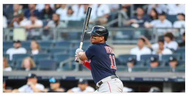 Rafael Devers conecta su vuelacercas 29 en el éxito de los Medias Rojas sobre los Yankees