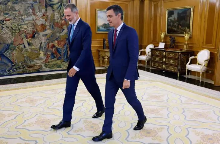 Pedro Sánchez muestra al rey su disposición a someterse a la investidura para formar Gobierno