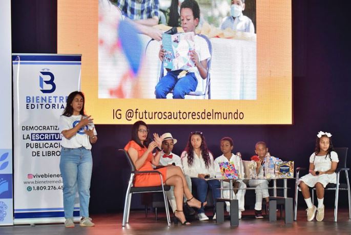 Fundación Futuros Autores del Mundo realiza conversatorio inclusivo en la Feria del Libro