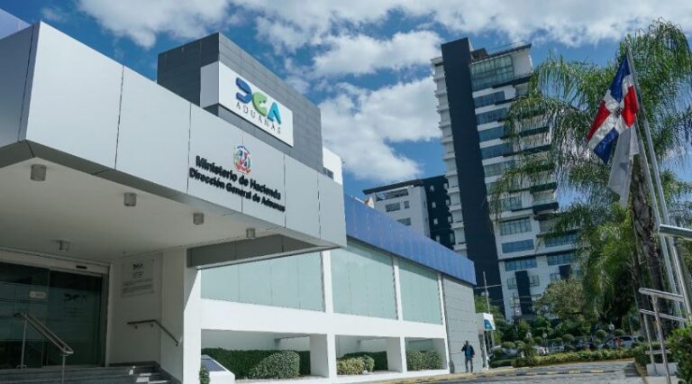Dirección General de Aduanas llama a proceso de otorgamiento de licencias