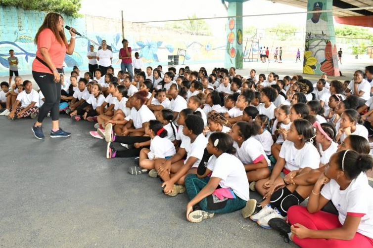 Las Reinas del Caribe alertan a  niñas y adolescentes sobre daños de maternidad temprana