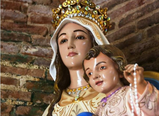 Peregrinos llevan promesas a la Virgen de Las Mercedes en su día