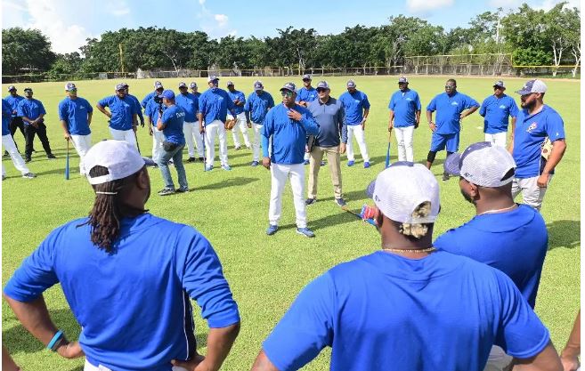 Tigres del Licey abre entrenamientos con asistencia masiva