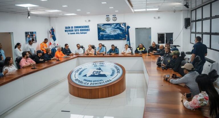 Carolina Mejía y gobierno anuncian acciones ante lluvias en reunión con el COE; Comité de Prevención del DN se encuentra en sesión permanente