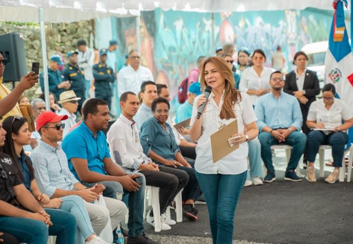 Carolina Mejía asegura una ciudad más organizada y limpia, solo se logra cuando la comunidad se compromete