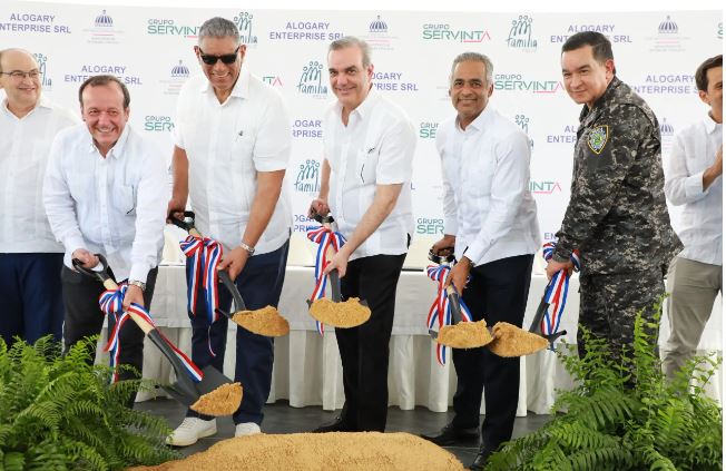 Presidente entrega 177 viviendas Los Alcarrizos