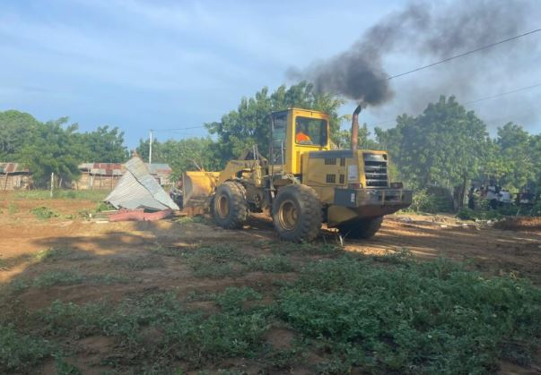 Gobierno a través del IAD decide enfrentar grupos de invasores de tierra en Montecristi