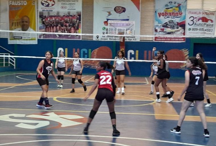 Equipos U17 de Gurabo y el Cluci a la final del VII torneo de voleibol femenino en opción a la Copa Alcaldía de Santiago