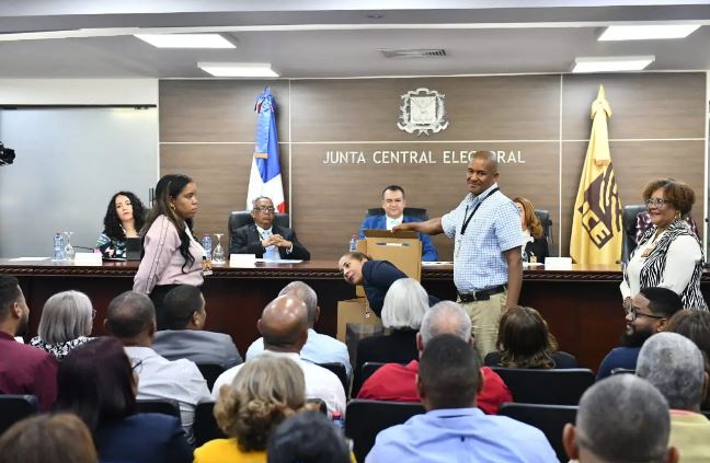 JCE resuelve empates de primarias conforme a Ley 20-2023