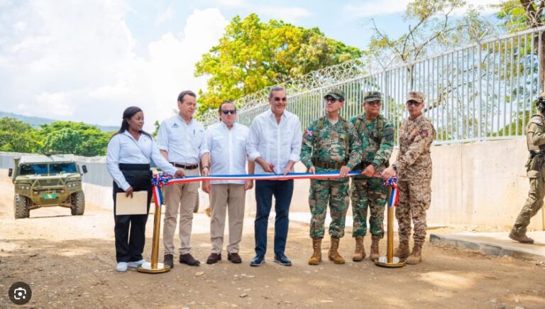 Presidente Abinader inaugura primer tramo de la verja perimetral inteligente en Elías Piña; comienza a cambiar la frontera