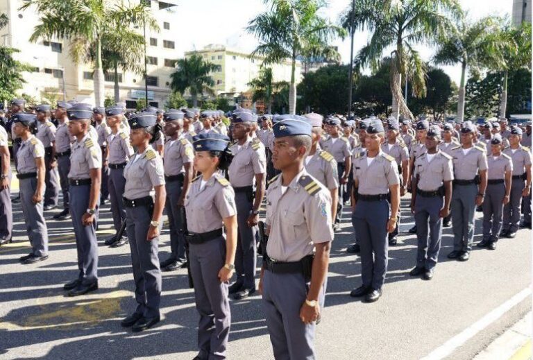 Aumentan salario a miembros de la Policía Nacional